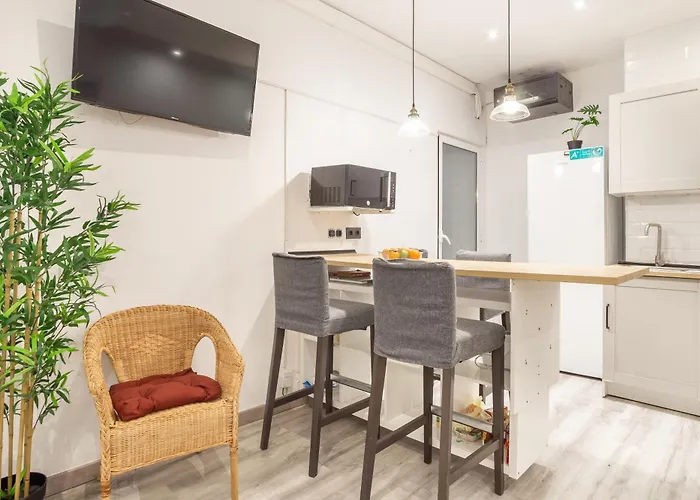 Tamarit Apartment *